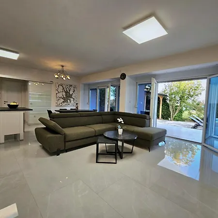 Stella Maris - Private Pool & Steps To
